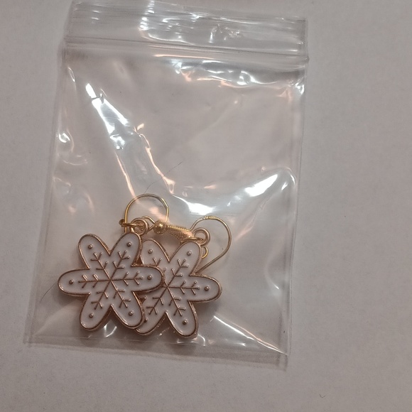 NWT Bundle of Two Pairs of Adorable Gold Dangling Christmas Earrings!! - Picture 4 of 6